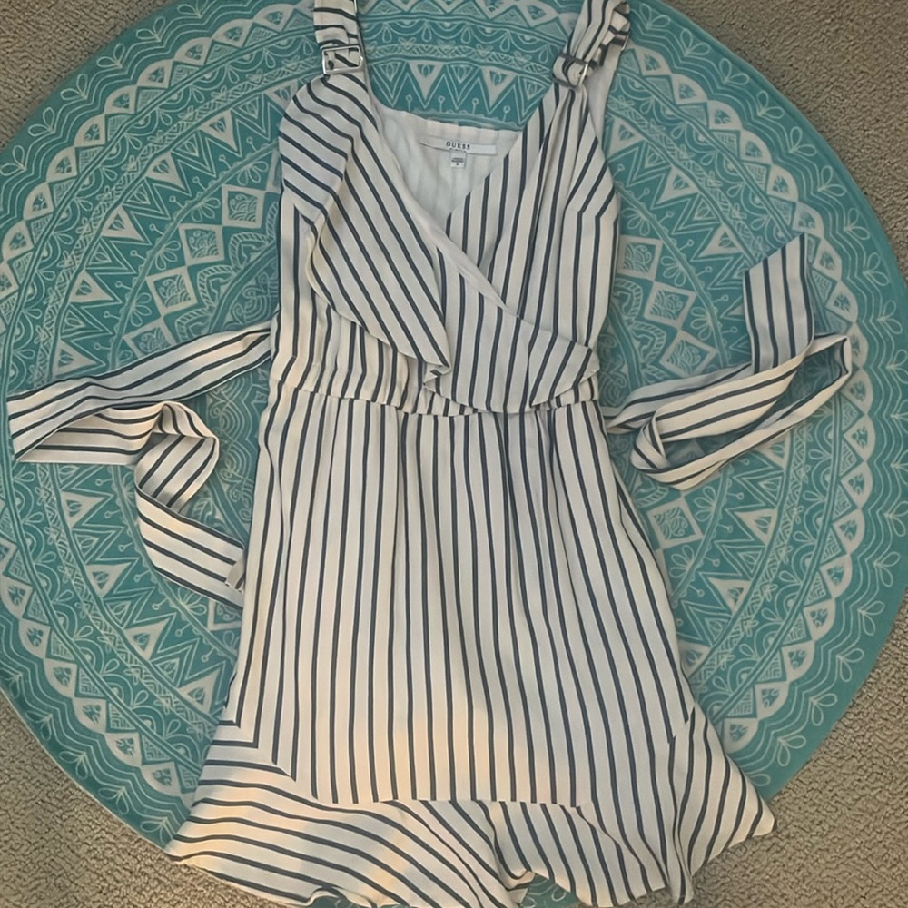 Guess dress size small